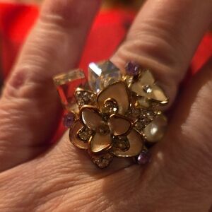 Elegant Gold Floral Ring with Crystal Accents